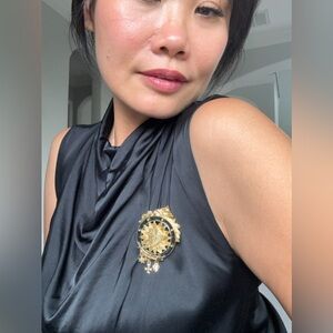 ✨Vintage St John Gold Tone Black Enamel Coat Of Arms Brooch✨